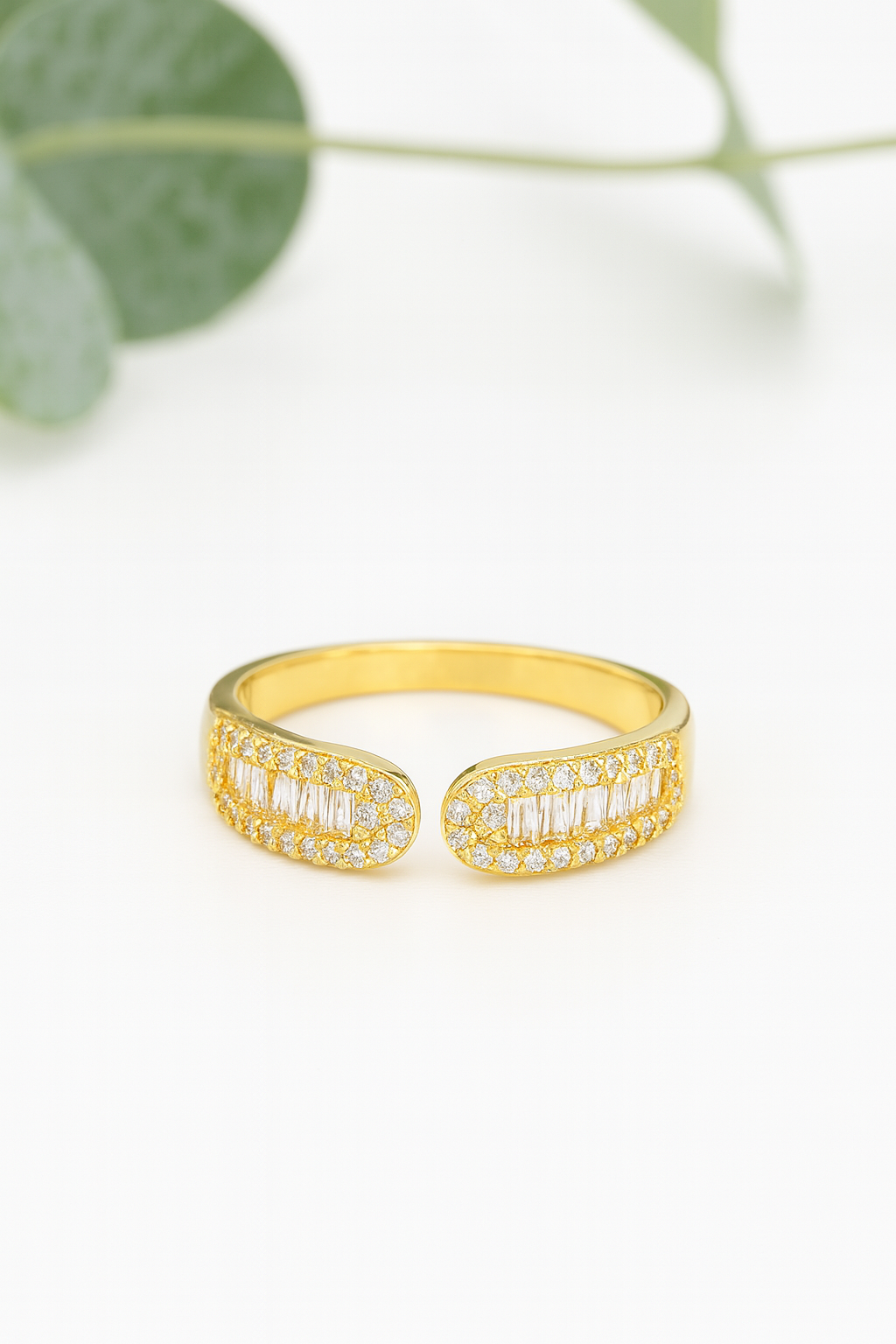 Aurora Bind 18K Gold Plated Zircon Adjustable Ring – Elegant Copper Statement Ring with Sparkling Zircon